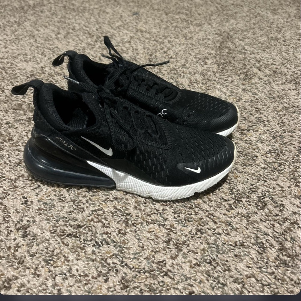 Women Black Nike Air Max 270 size 6.5